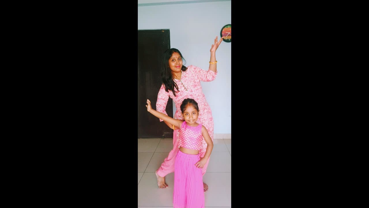 Dholida।Mom-Daughter Dance। #shorts #youtubeshorts #dholida #choreography